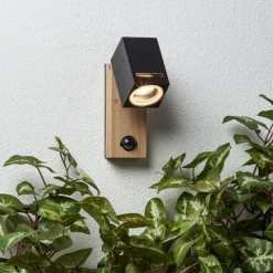 Lampes En Bois-Luminaires Brilliant Applique murale Brilliant Galeni Bois clair, 1 lumière, Détecteur de mouvement