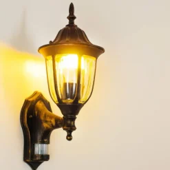 Luminaires Rustiques-hofstein Applique murale d'extérieur Ribadeo Noir doré, 1 lumière, Détecteur de mouvement