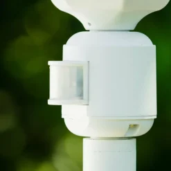 Luminaires Rustiques-hofstein Lampadaire extérieur Bristol Blanc, 1 lumière, Détecteur de mouvement