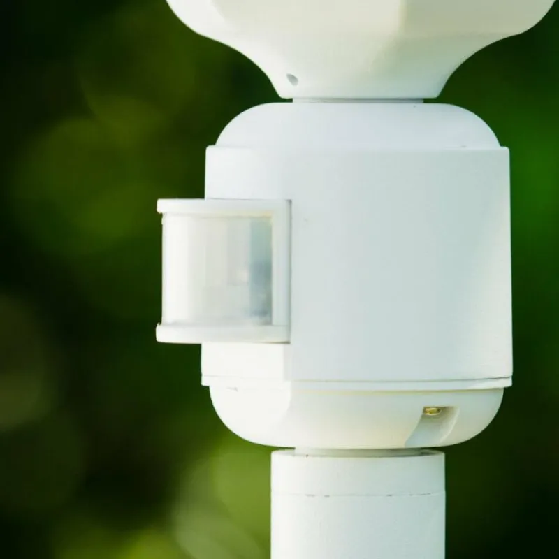 Luminaires Rustiques-hofstein Lampadaire extérieur Bristol Blanc, 1 lumière, Détecteur de mouvement