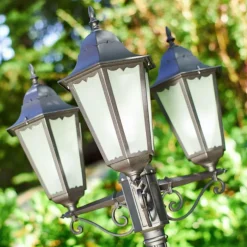 Luminaires Rustiques-hofstein Réverbère Hongkong Frost Noir, 3 lumières